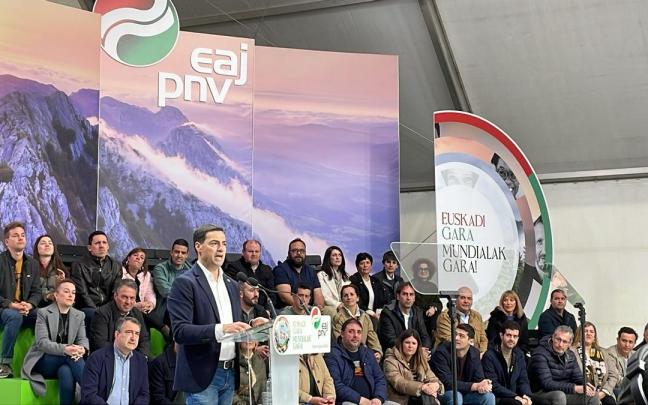 En imágenes: El PNV celebra el Aberri Eguna en la Plaza Nueva de Bilbao / Miguel Acera En imágenes: El PNV celebra el Aberri Eguna en la Plaza Nueva de Bilbao