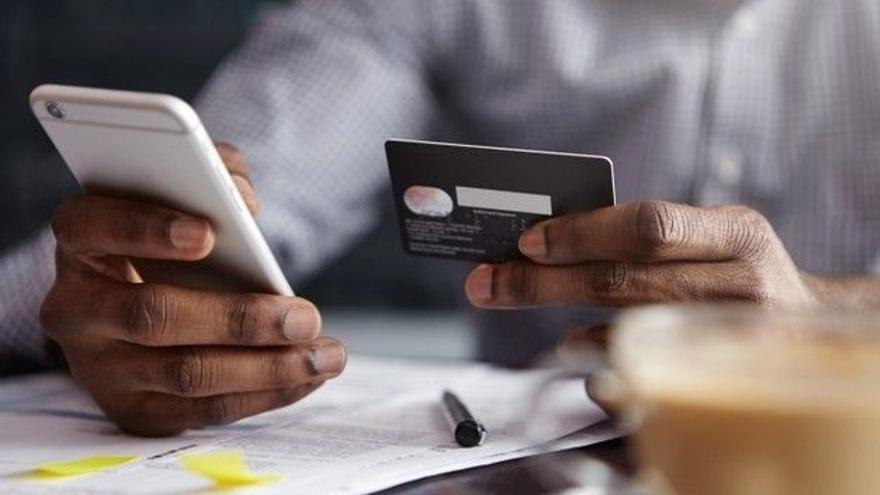 Los consumidores tienen a recurrir a las tarjetas ‘revolving’ para hacer frente a algunos gastos veraniegos.