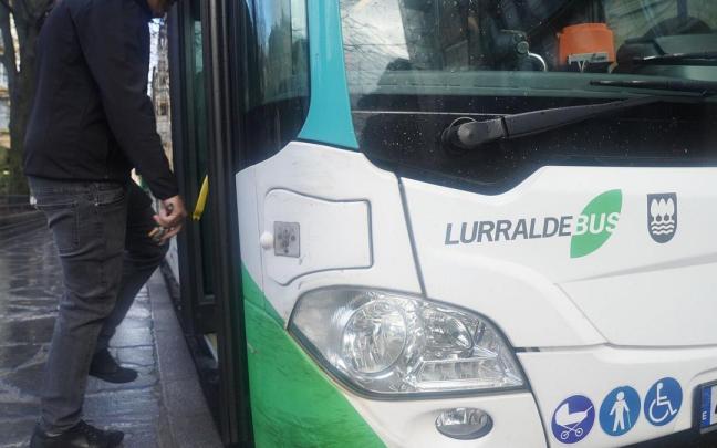 Un autobús de Lurraldebus.
