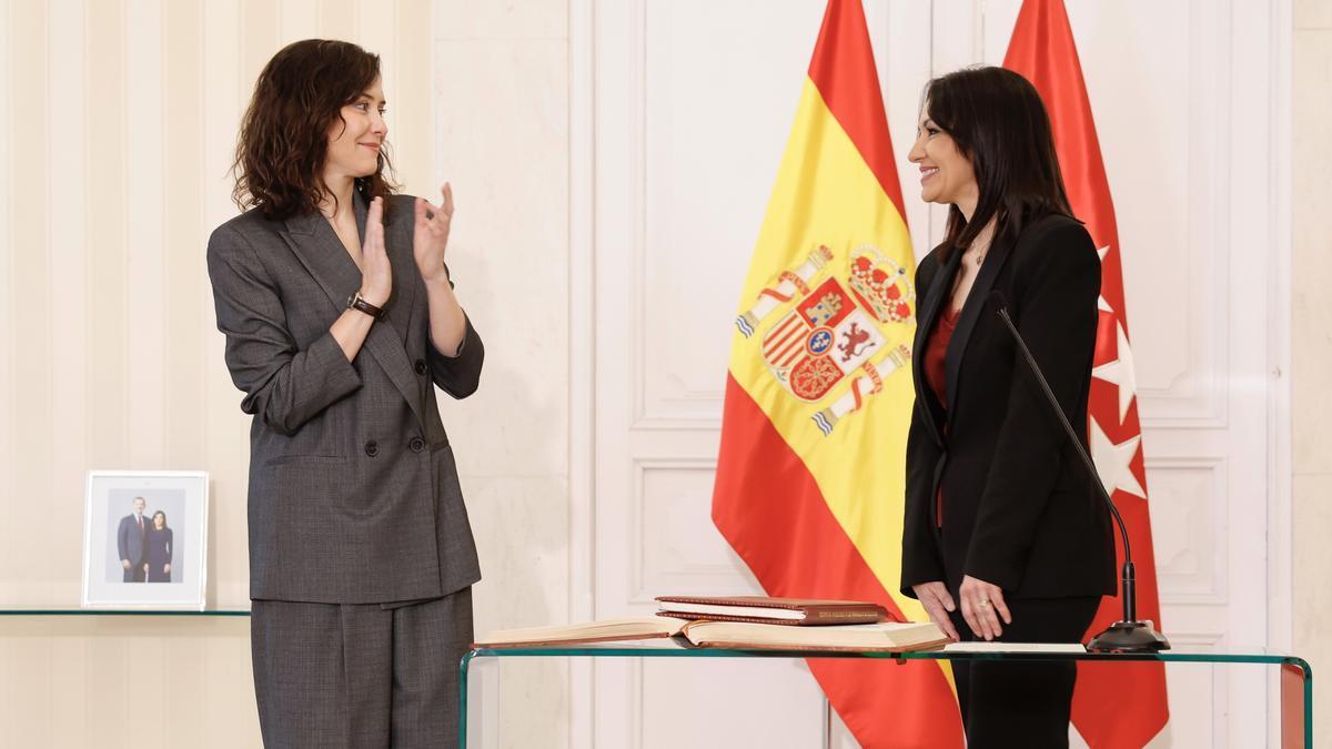 La presidenta de la Comunidad de Madrid, Isabel Díaz Ayuso, ha presidido este miércoles la toma de posesión de la nueva consejera de Educación, Ciencia y Universidades, Mercedes Zarzalejo.