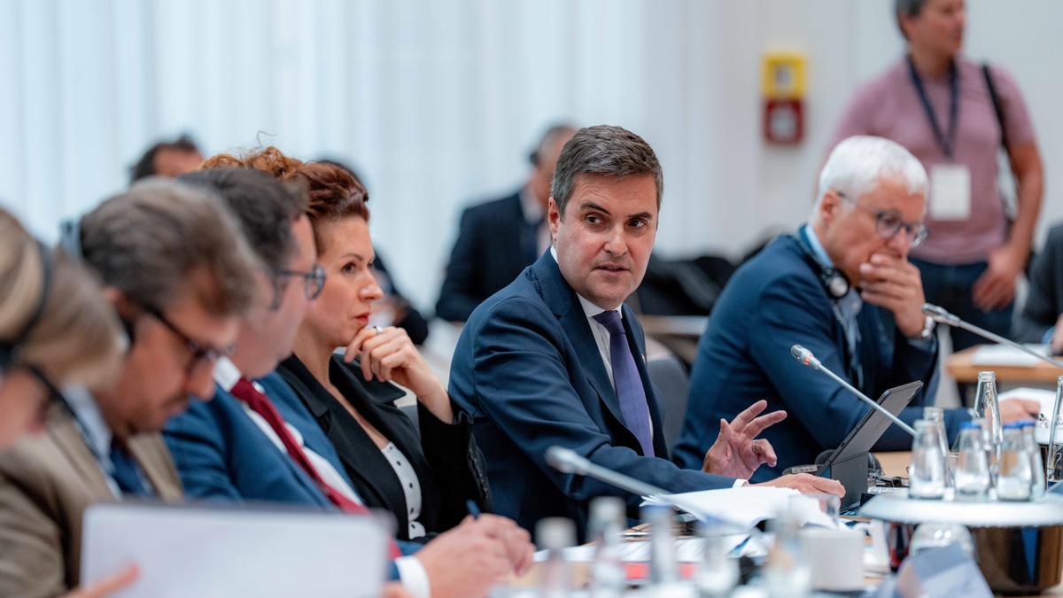 El encuentro ha reunido a medio centenar de profesionales, directivos y técnicos vascos de la automoción y empresas.