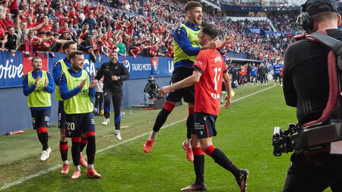 Ante Budimir y sus compañeros celebrando el tanto del empate contra el Real Madrid. Foto: OSKAR MONTERO