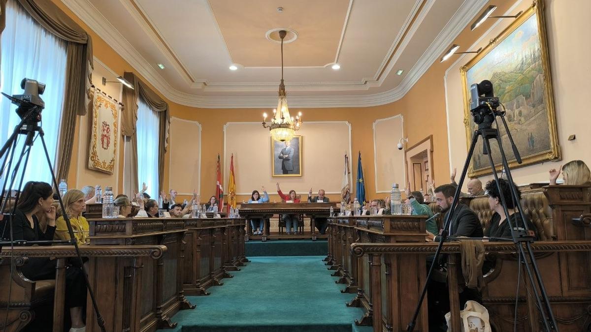 Sesión del Pleno municipal en el Ayuntamiento de Irun