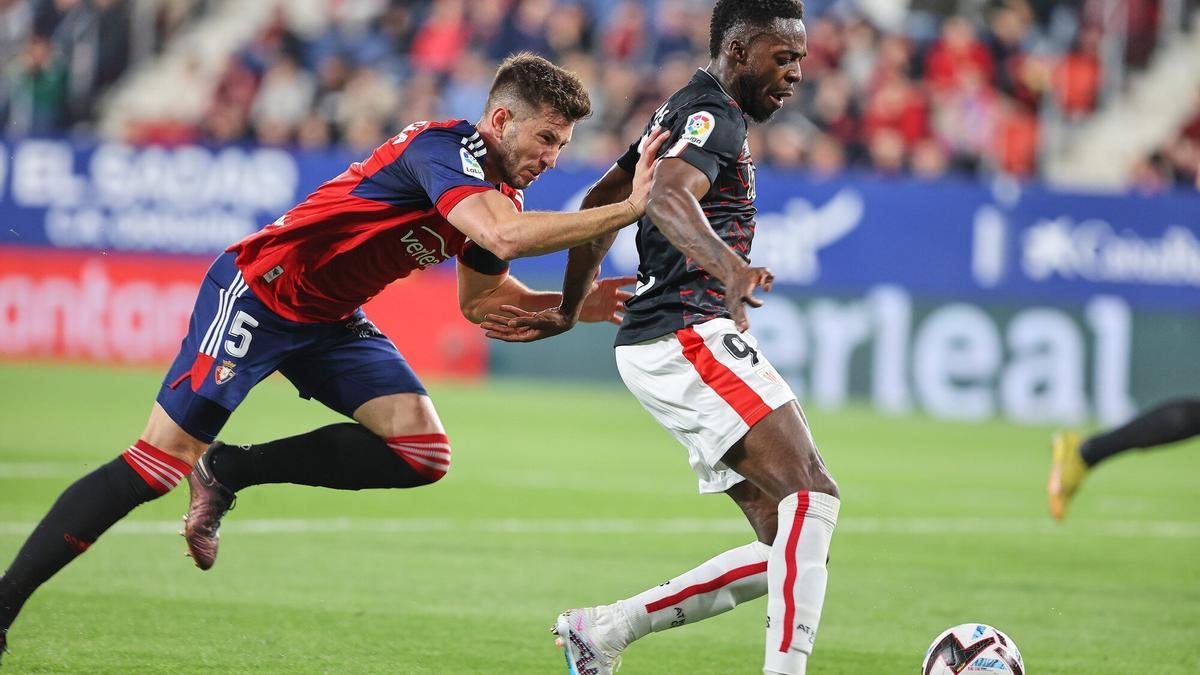 Imagen de un derbi entre el Athletic y Osasuna de la pasada campaña.