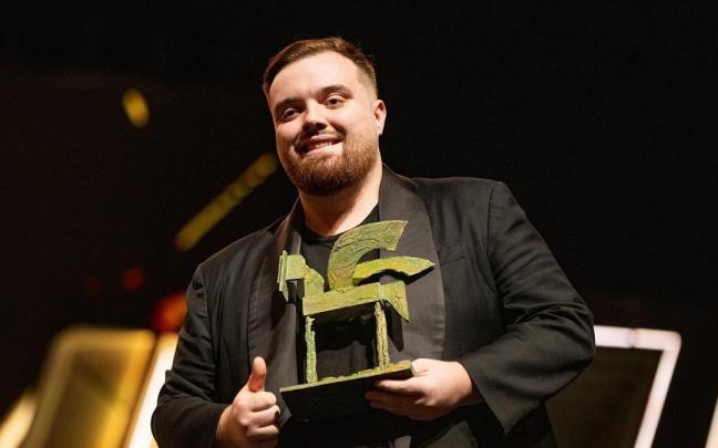 El streamer Ibai Llanos recoge un premio durante la gala de entrega de los Premios Ondas 2023. / EP El streamer Ibai Llanos recoge un premio durante la gala de entrega de los Premios Ondas 2023.