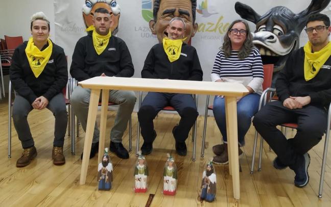 Presentación de las miniaturas de Mari y Basajaun en Lazkao.