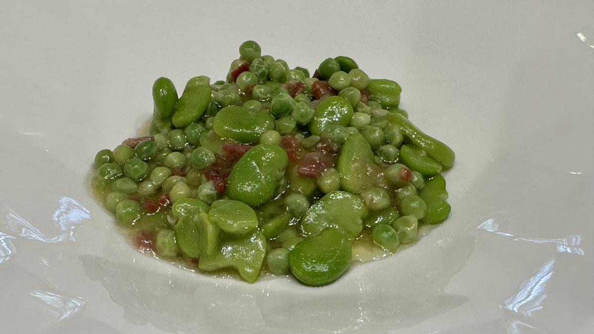 Guiso de guisantes y habas.