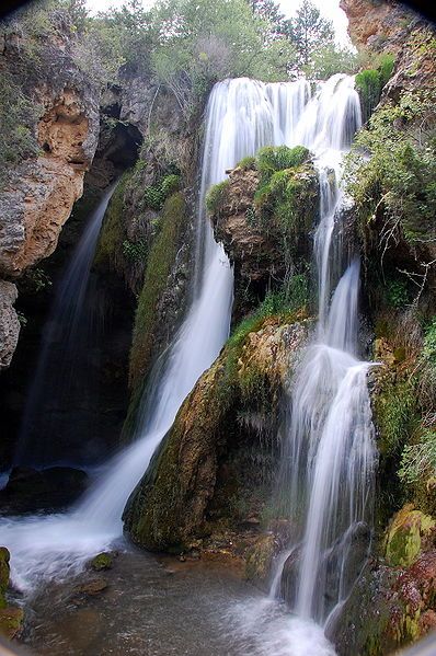 Impresionante salto de agua.