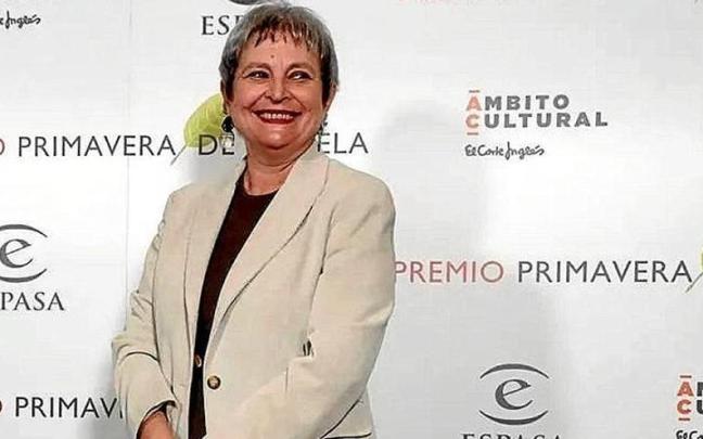 Laescritora Elvira Roca Barea ha ganado el Premio Primavera 2023 con su primera novela. Laescritora Elvira Roca Barea ha ganado el Premio Primavera 2023 con su primera novela.