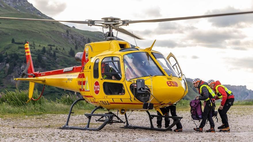 Los servicios de emergencia, durante una búsqueda en los Alpes.