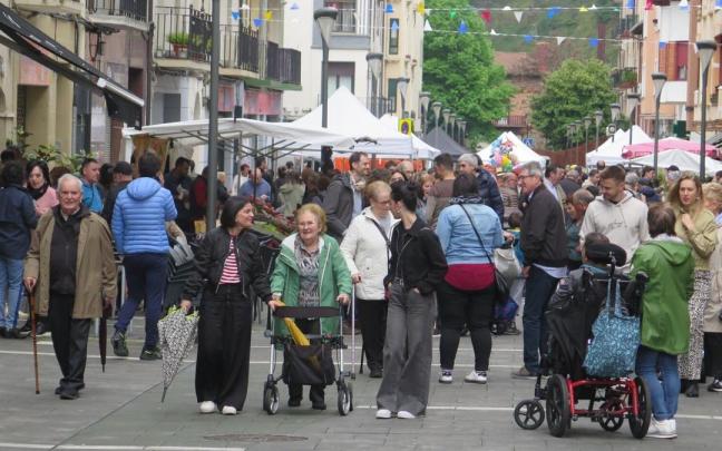 Kale Nagusia de Legazpi, durante las fiestas.