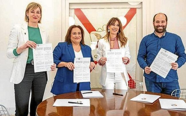 Firma ayer en Oñati del acuerdo a cuatro bandas. | FOTO: GFA Firma ayer en Oñati del acuerdo a cuatro bandas. | FOTO: GFA