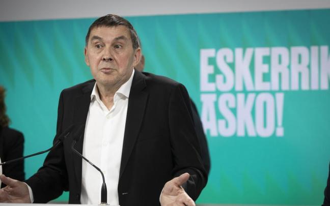 Arnaldo Otegi valora los resultados de las elecciones municipales y forales. Arnaldo Otegi valora los resultados de las elecciones municipales y forales.