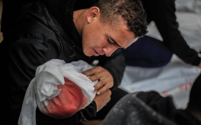 Israel mantiene los bombardeos sobre Gaza a un día del inicio del alto el fuego