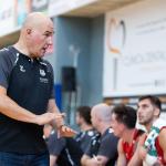 Jaume Ponsarnau dando indicaciones a sus jugadores / Bilbao Basket