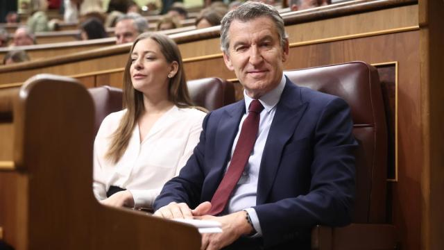 La portavoz del PP en el Congreso, Ester Muñoz y el presidente del Partido Popular, Alberto Núñez Feijóo