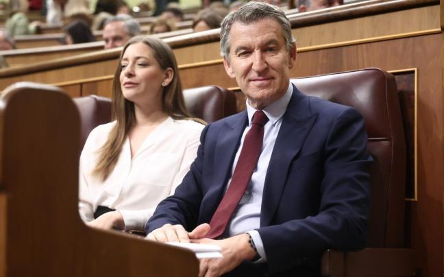 La portavoz del PP en el Congreso, Ester Muñoz y el presidente del Partido Popular, Alberto Núñez Feijóo