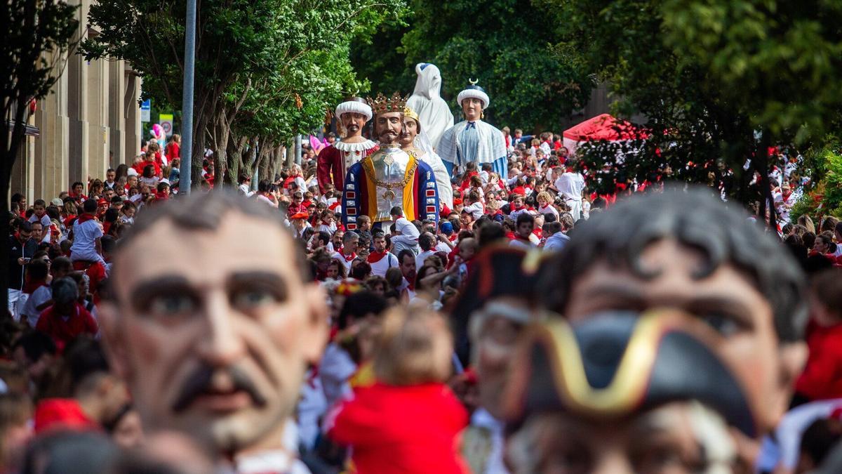 Kilikis, Gigantes y Cabezudos hacen las delicias de los más pequeños.