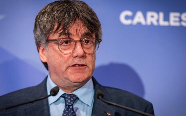 Carles Puigdemont. Carles Puigdemont.
