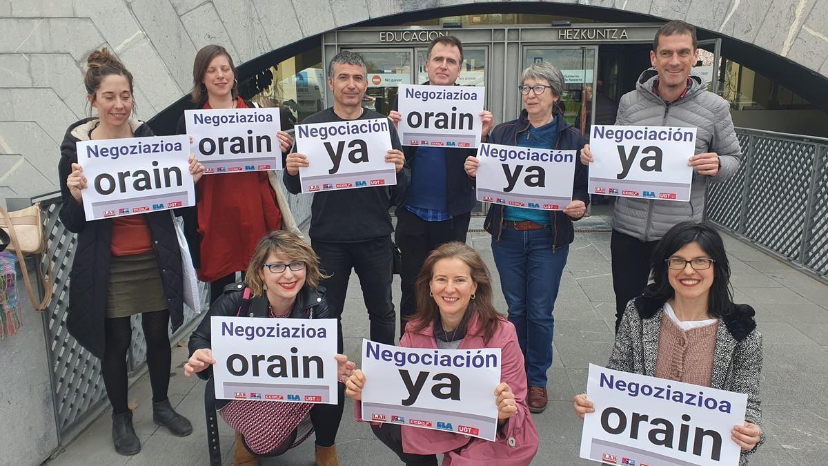 Representantes de los sindicatos que han convocado la huelga en eduación.