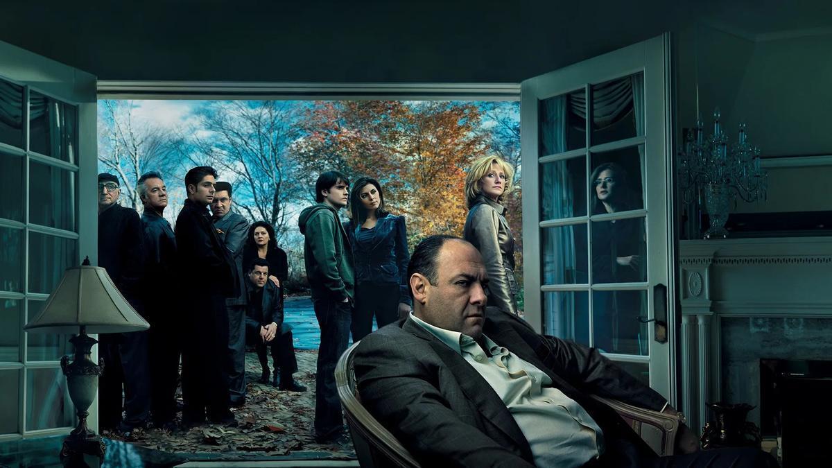 Imagen promocional de la serie ‘Los Soprano’ con James Gandolfini en primer plano.