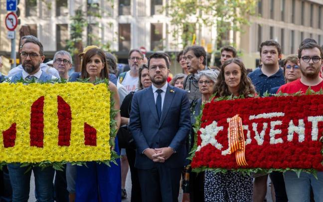 Ofrenda floral de ERC ante el monumento de Rafael Casanova. Ofrenda floral de ERC ante el monumento de Rafael Casanova.