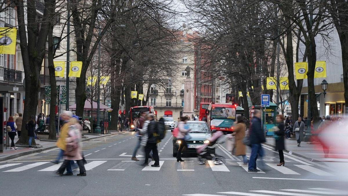 Les desplazamientos a pie se redujeron en 2021 en Euskadi y aumentaron los usuarios de vehículos privados.