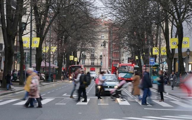 Les desplazamientos a pie se redujeron en 2021 en Euskadi y aumentaron los usuarios de vehículos privados.