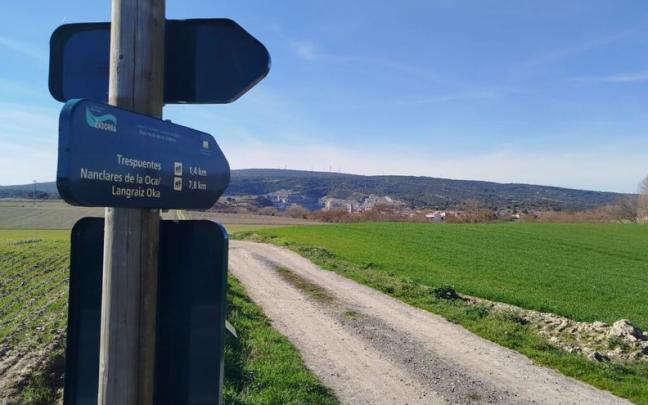 Señales en la Ruta Verde del Zadorra