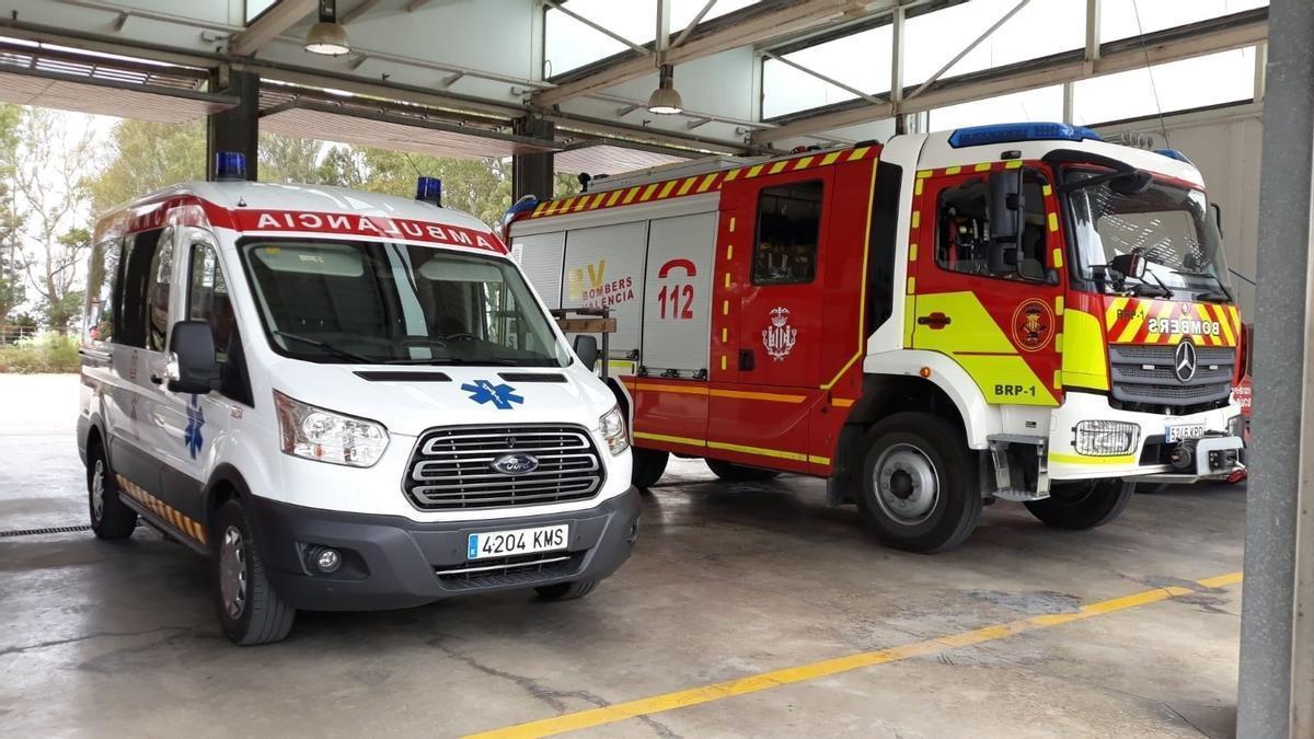 Ambulancia y camión de bomberos en Valencia.