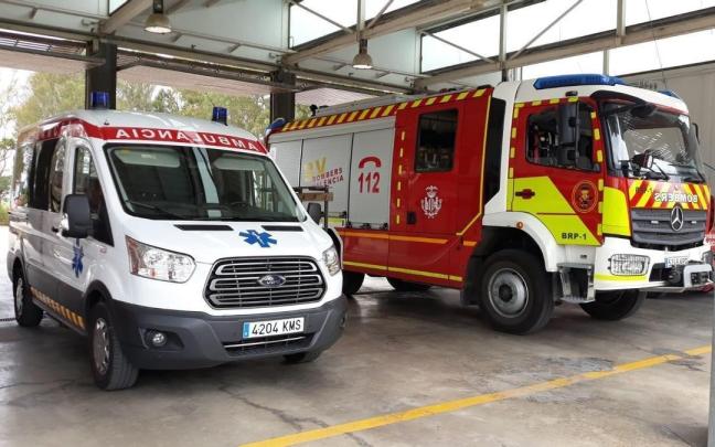 Ambulancia y camión de bomberos en Valencia.