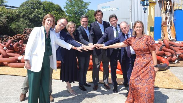 Foto de familia en las instalaciones del Vicinay en Sestao