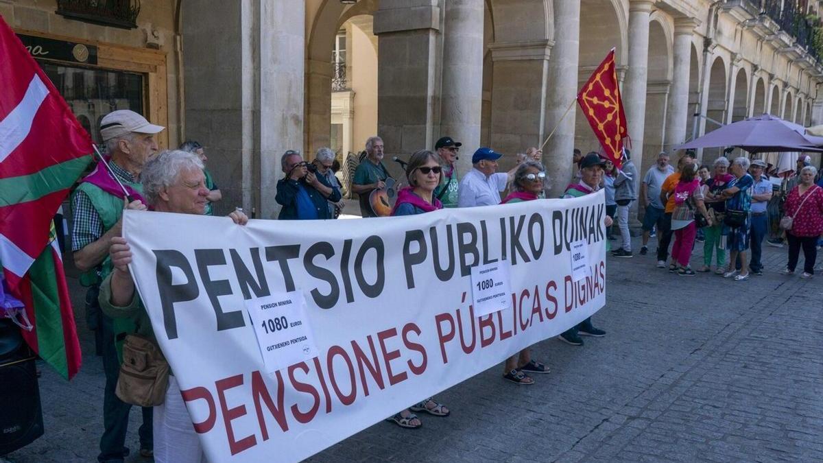 Concentración de pensionistas para reclamar unas pensiones dignas.