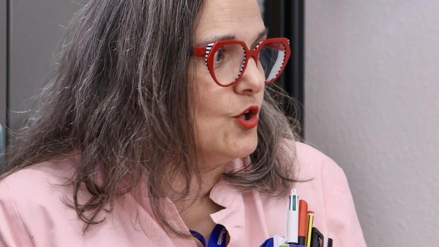 La OSI de Araba cuenta con 1.892 enfermeros, entre ellos Luis Ruano, Blanca Gallejones y Ana Isabel Pérez, y 1.000 TCAE, entre las que se encuentra Ana Rosa Gutiérrez, con una edad media cercana a los 45 años y un claro predominio femenino.