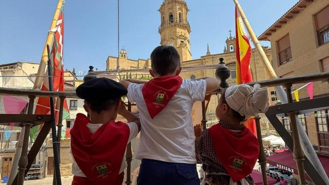 Bajada del Pellejo Txiki en las fiestas de 2025