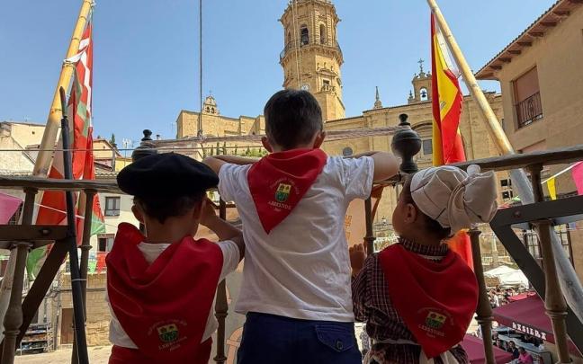 Bajada del Pellejo Txiki en las fiestas de 2025