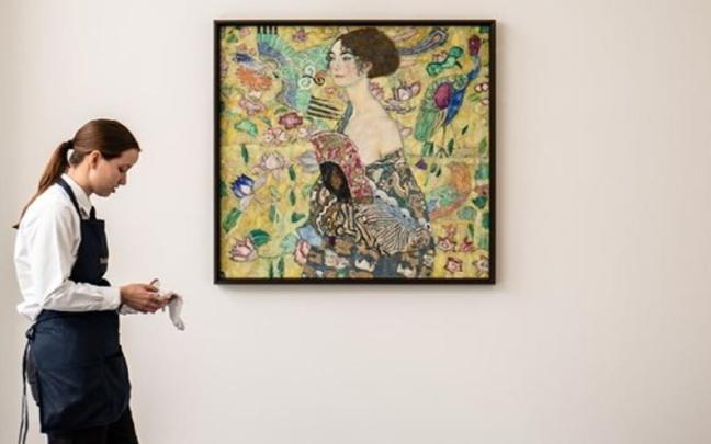 El cuadro "Dama con abanico" de Klimt, en la casa Sotheby's