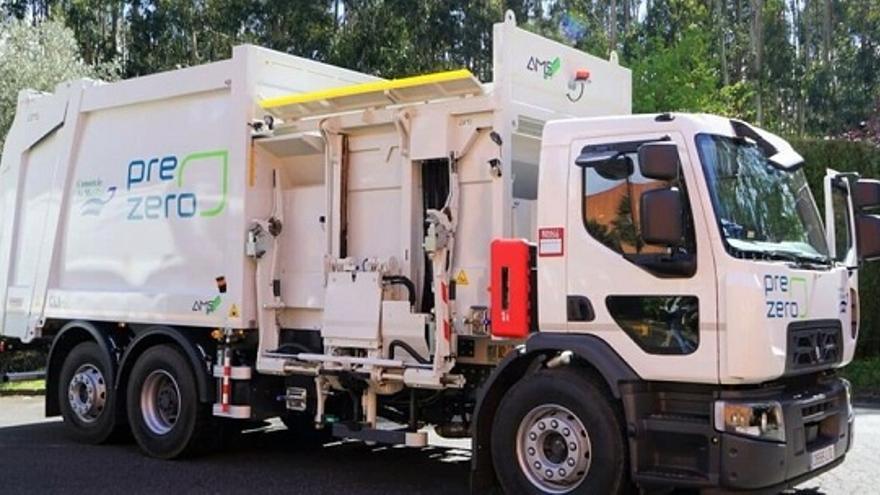 Camión de recogiga de basura de la empresa PreZero