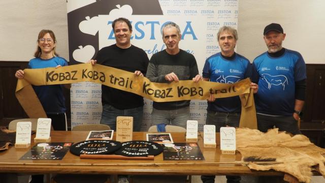 Presentación de la décima edición de la Kobaz Koba Trail en el ayuntamiento de Zestoa.