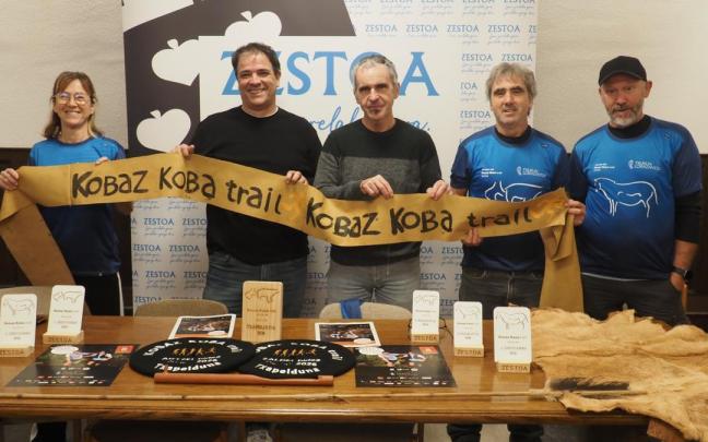 Presentación de la décima edición de la Kobaz Koba Trail en el ayuntamiento de Zestoa.