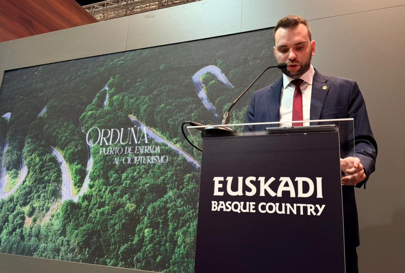 El alcalde de Orduña, iker Santocildes, durante la presentación de la nueva campaña en FITUR