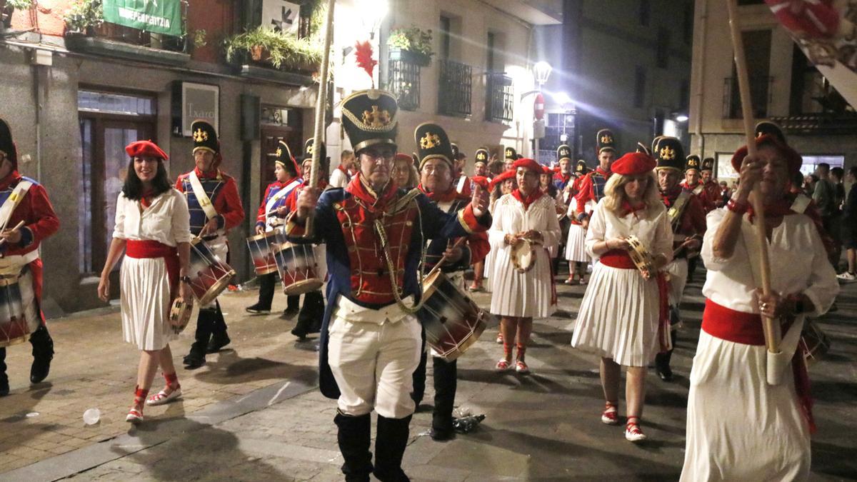 Manolo Pascual, tambor mayor de la tamborrada los ultimos 25 años, prenderá la mecha del chupinazo que dará inicio a las fiestas.