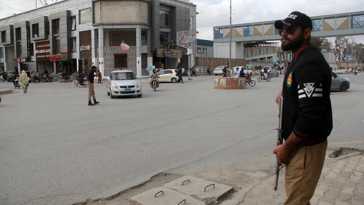 Las fuerzas de seguridad de Pakistán han aumentado los controles de seguridad tras el secuestro.