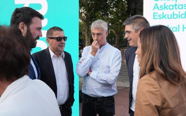 Oskar Matute y Arnaldo Otegi, durante el acto de cierre de campaña de EH Bildu. Oskar Matute y Arnaldo Otegi, durante el acto de cierre de campaña de EH Bildu.