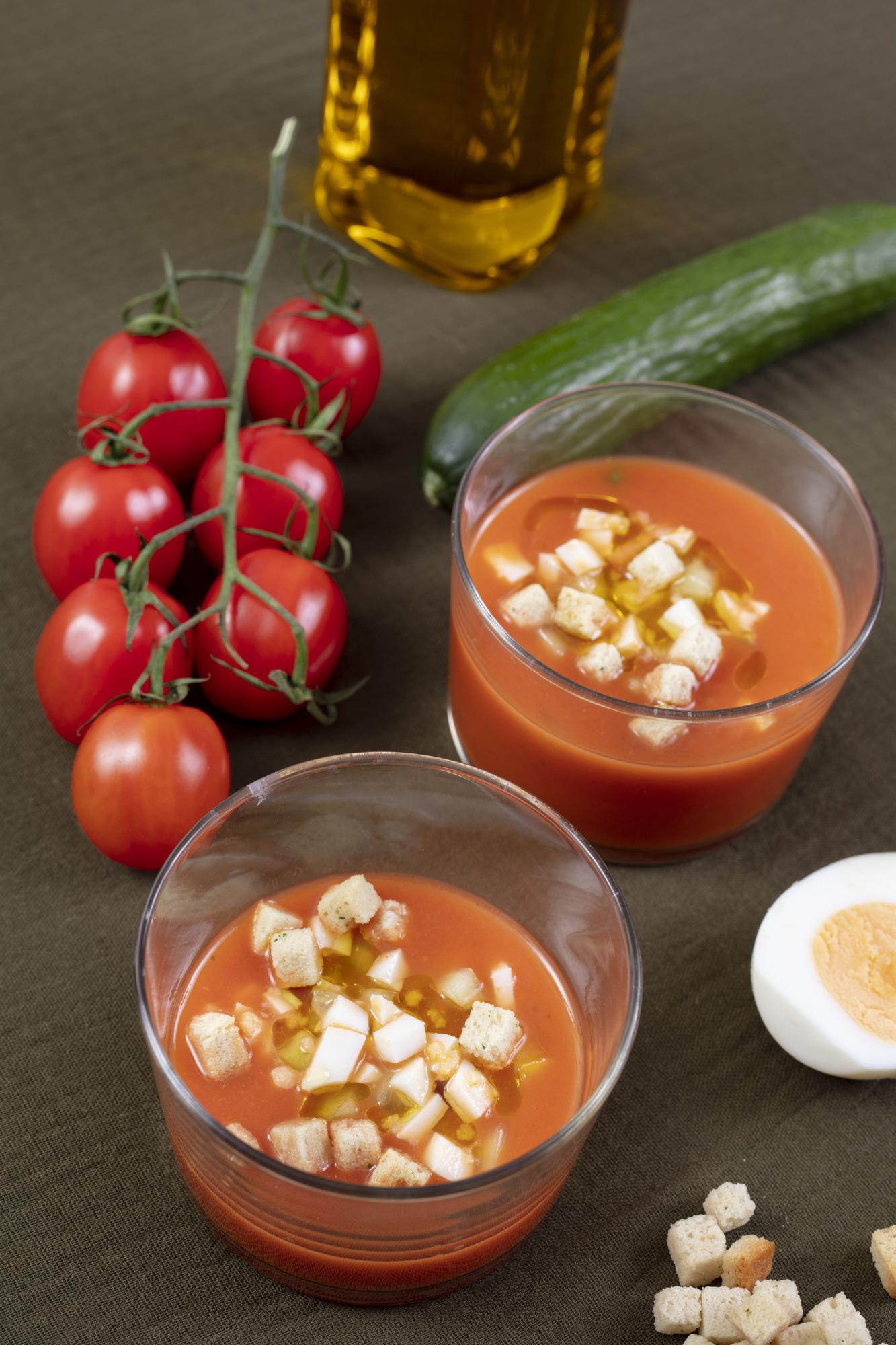 Gazpacho con mini brocheta de verduras.