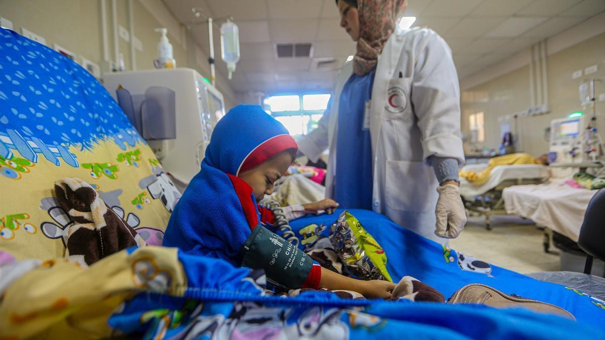 Un niño palestino, hospitalizado en Gaza.