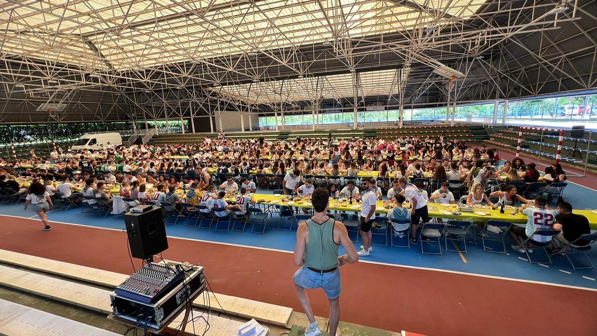 La comida de jóvenes será el primer sábado festivo en la cancha del polideportivo