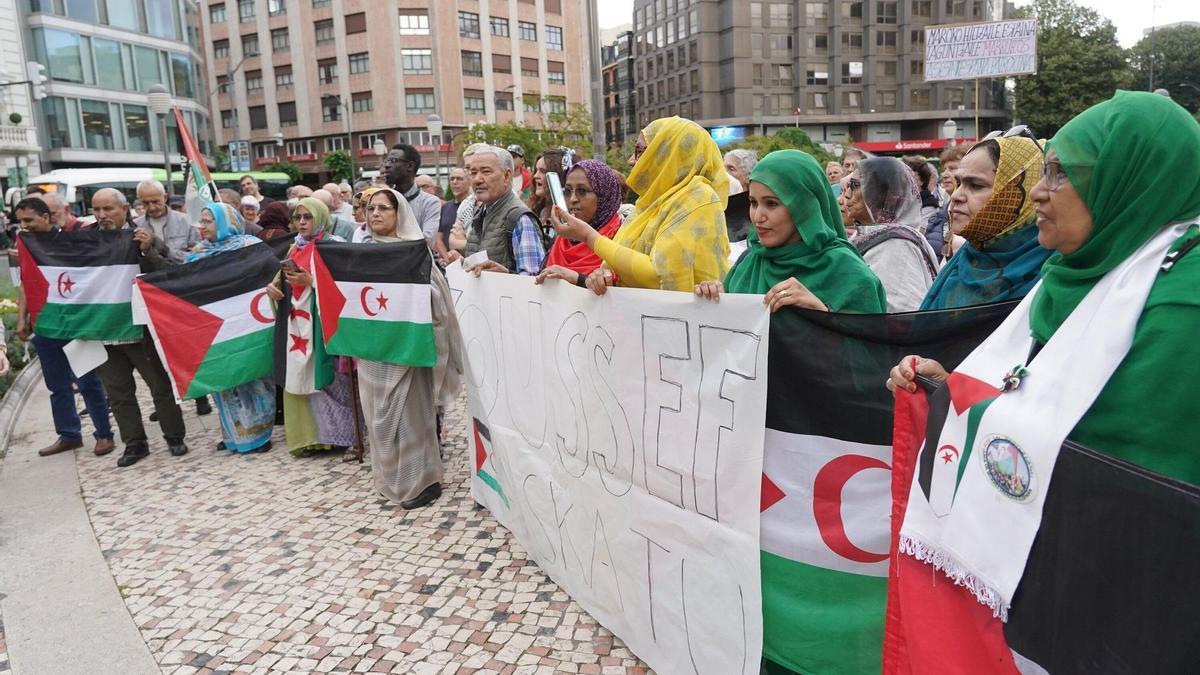 Concentración en la plaza Moyua de Bilbao en contra de la deportación del joven saharaui retenido en el aeropuerto.