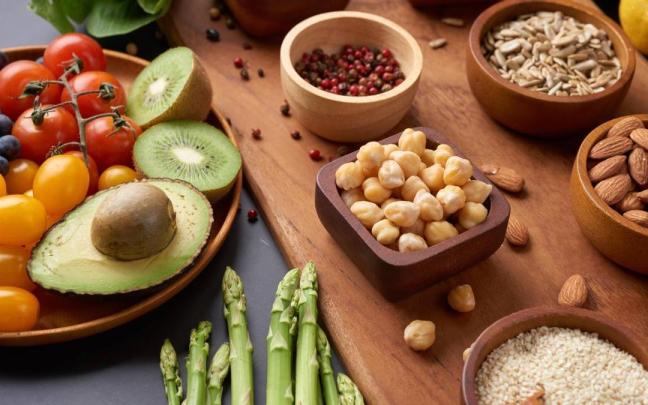 Una selección de diferentes tipos de alimentos