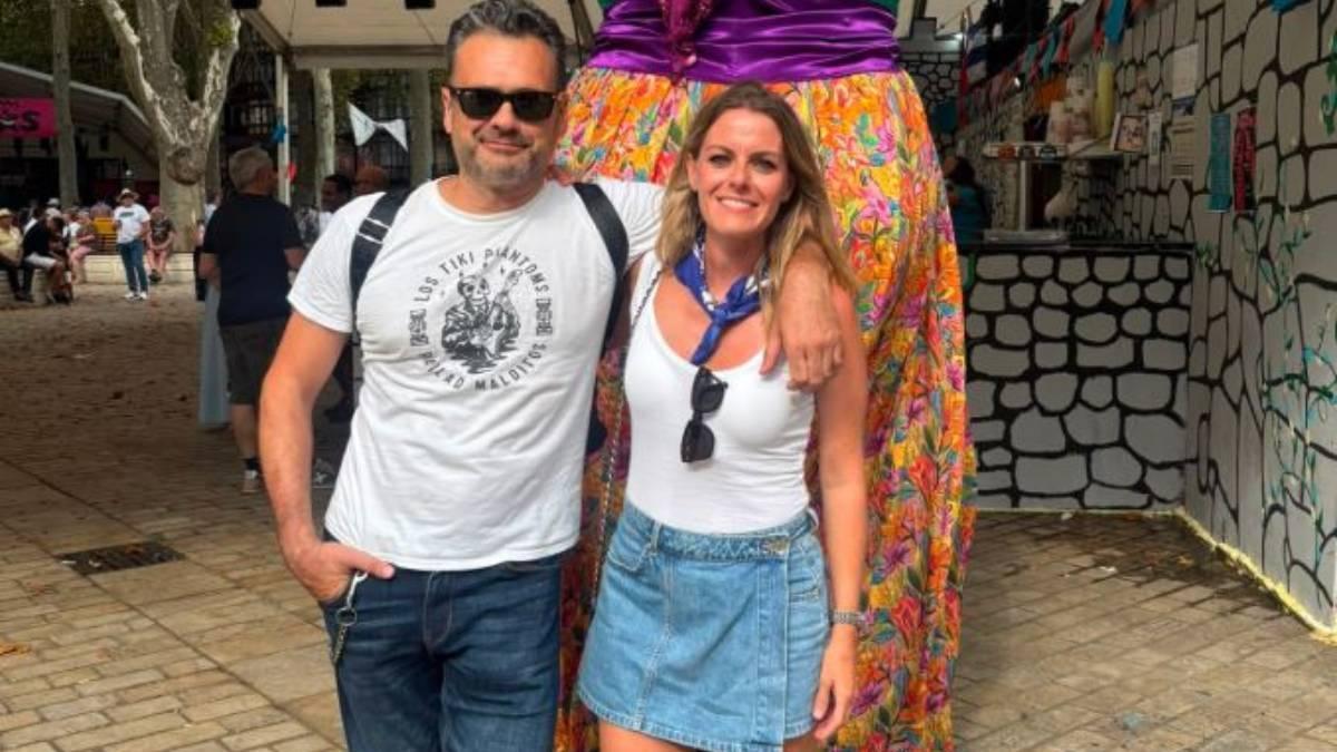 Iñaki López y Andrea Ropero visitan las txosnas de Aste Nagusia